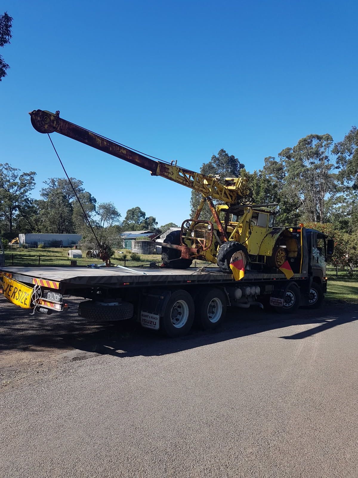 Hire I Can Dig It Excavations Newcastle to move oversized machinery, 20ft Containers and more on their 13.5t Tilt Tray Truck. 