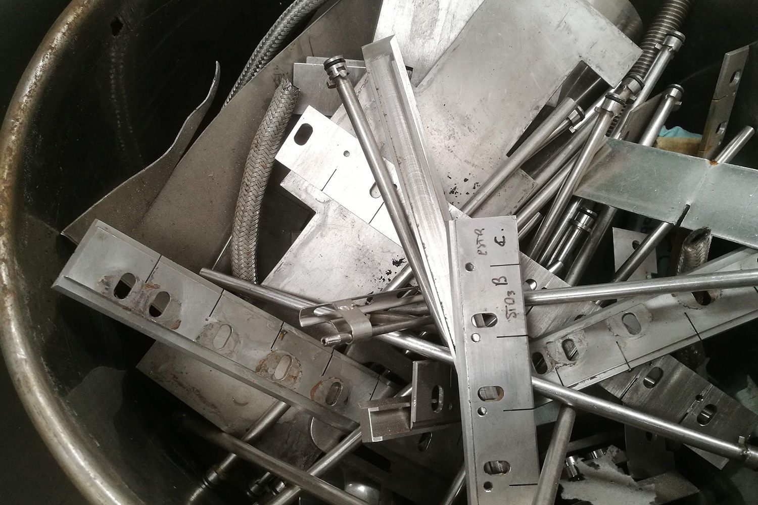 analisi e campionatura rifiuti metallici