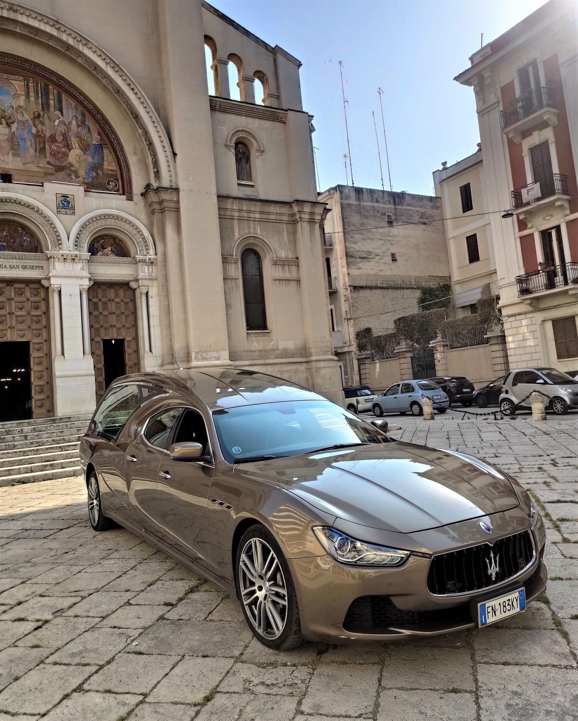 Un panno blu con la scritta san giuseppe sopra