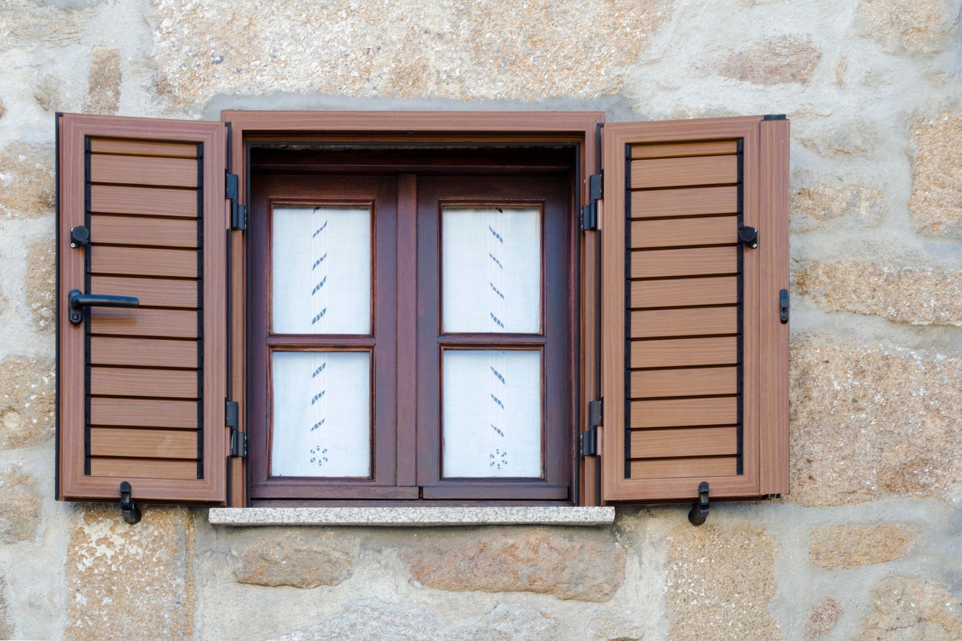 ALU-TECH SERRAMENTI, persiane in alluminio