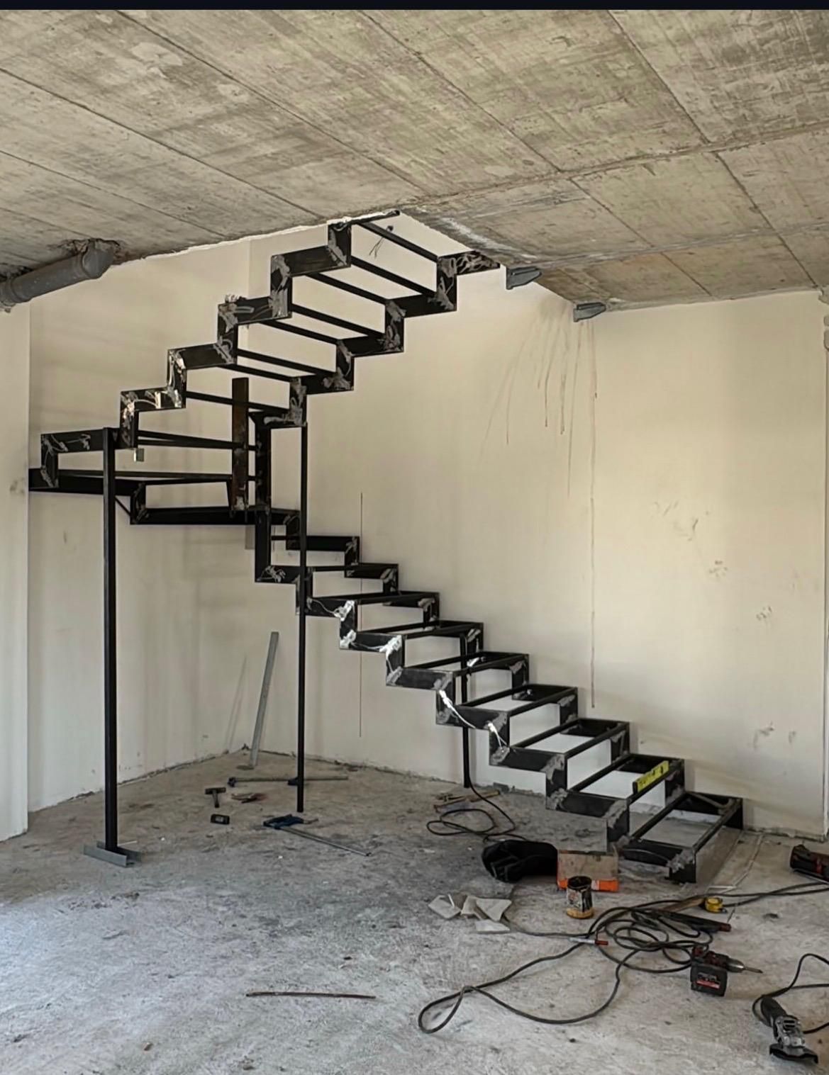 ALU-TECH SERRAMENTI, scale in ferro su misura