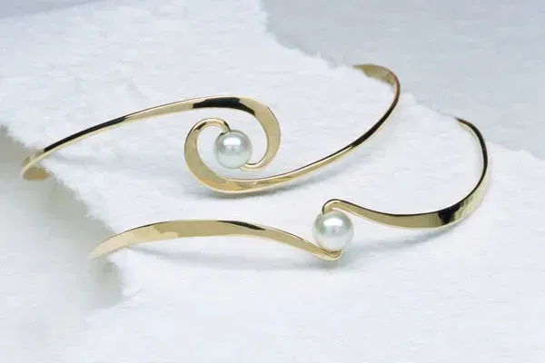 TK swirly pearl bracelet
