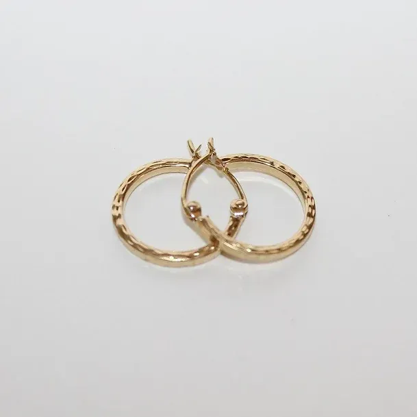 14kt Hoop