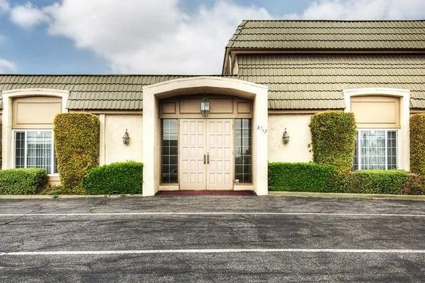 Halley Olsen Murphy Funeral Home in Lancaster