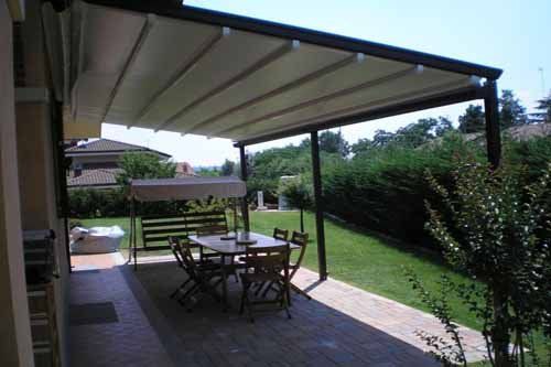 giardino con pergolato