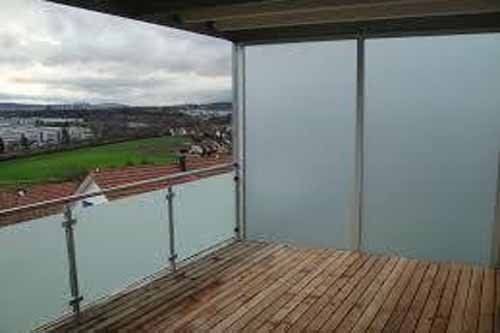 Pellicola opaca bianca su balcone