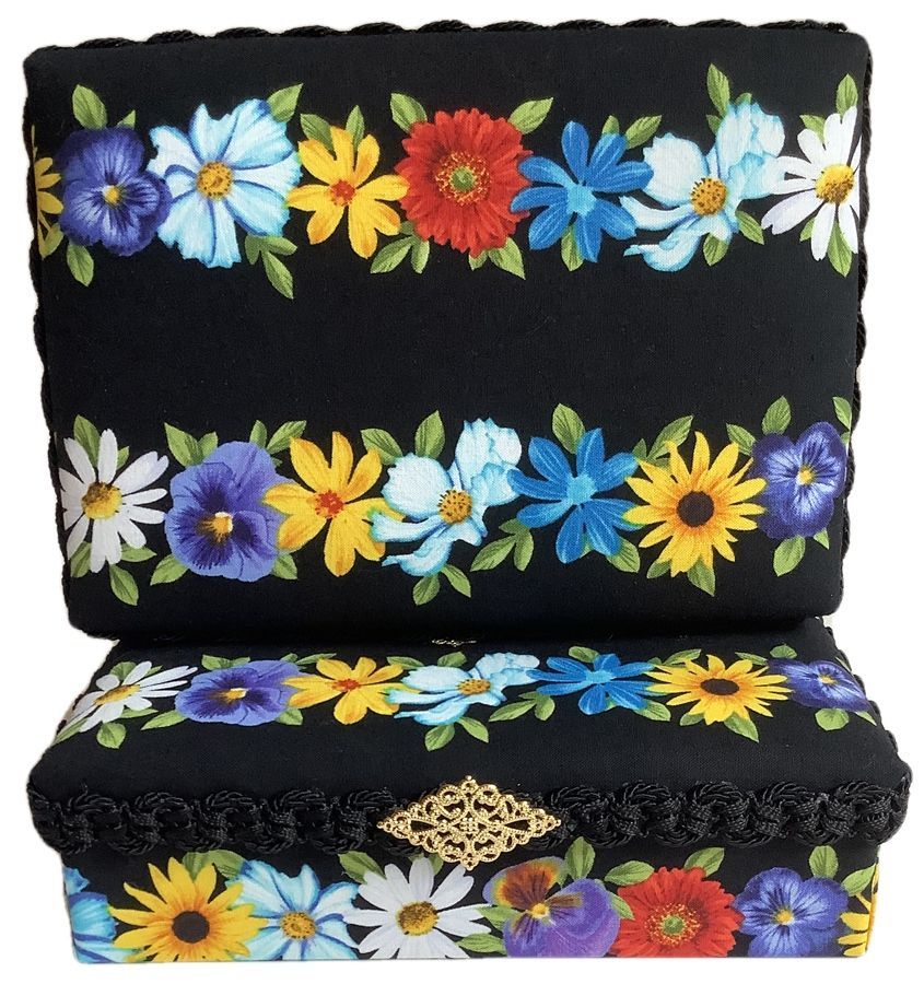 Daisy Chains Gift Box (Horizontal Stripe)