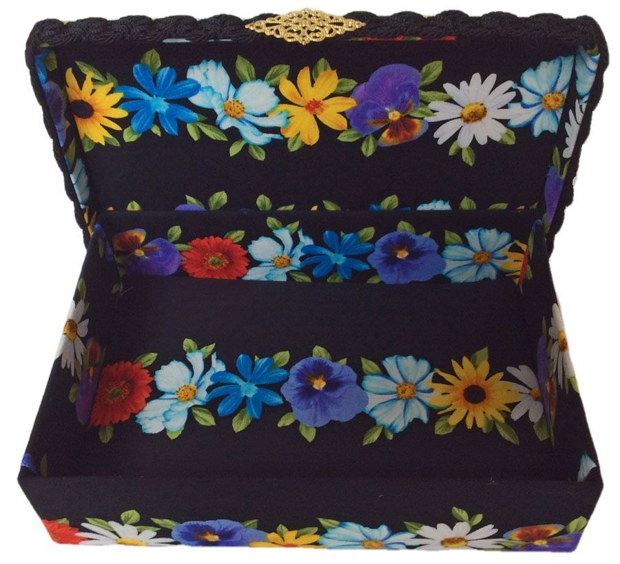 Daisy Chains Gift Box (Vertical Stripe)