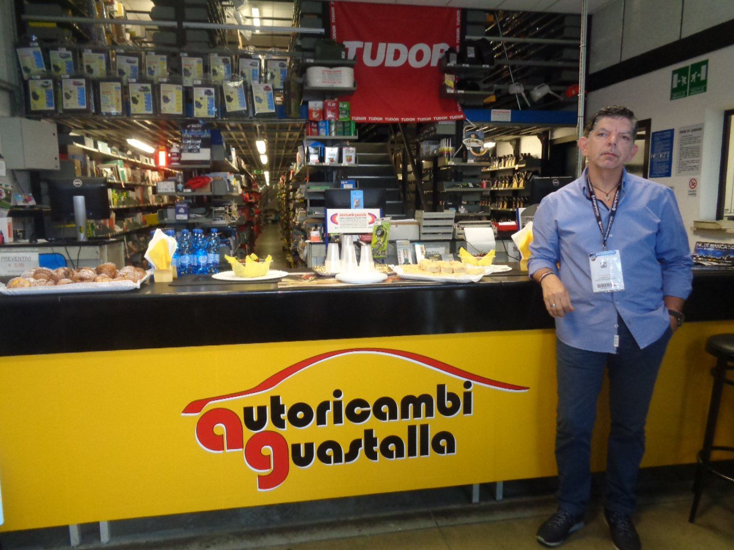 bancone nella sede di autoricambi guastalla