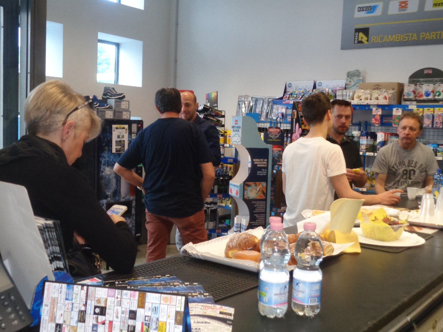 interno della sede di autoricambi guastalla