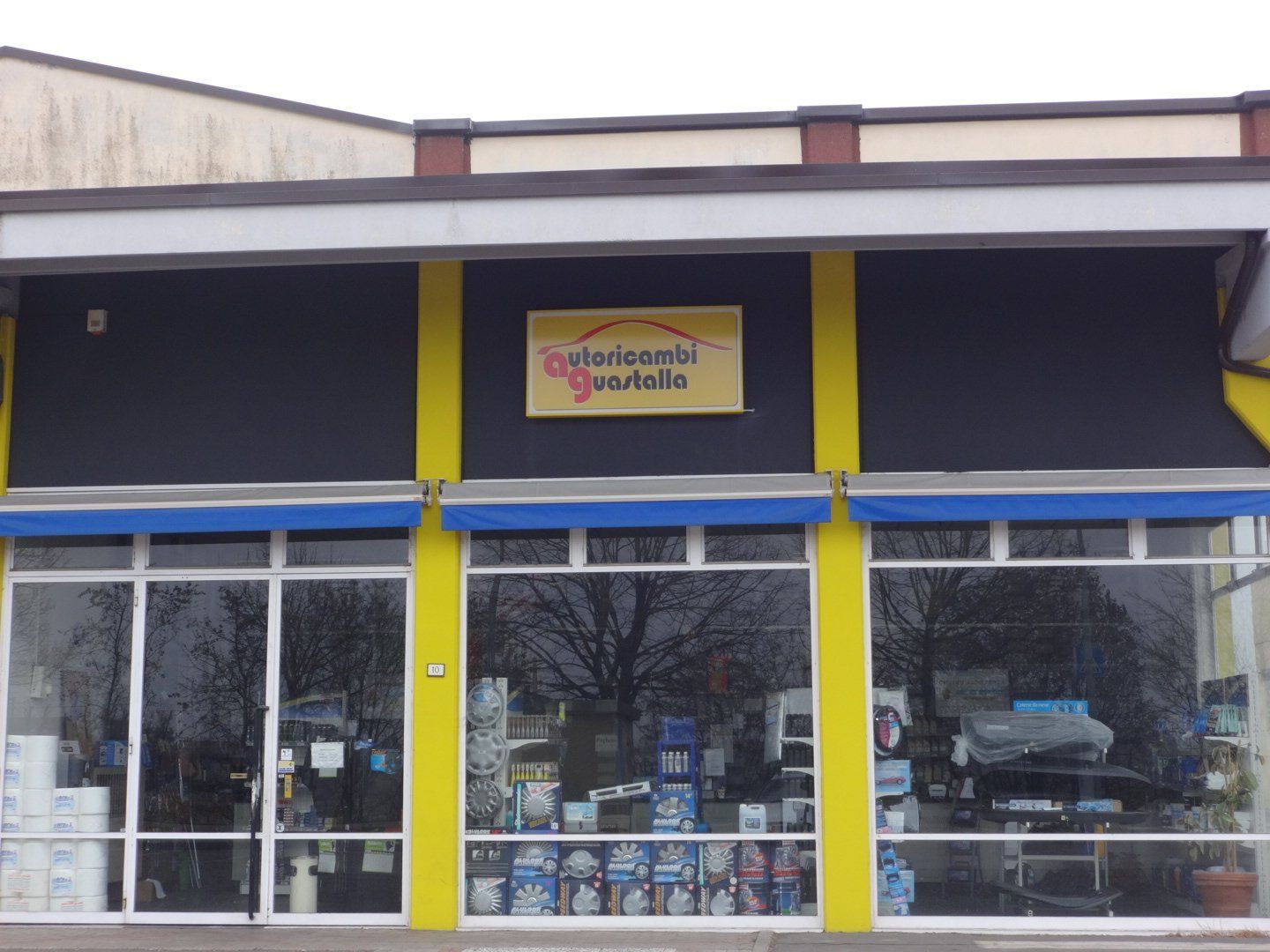 esterno della sede di autoricambi guastalla