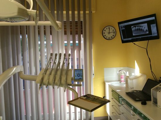 dentista al lavoro e paziente