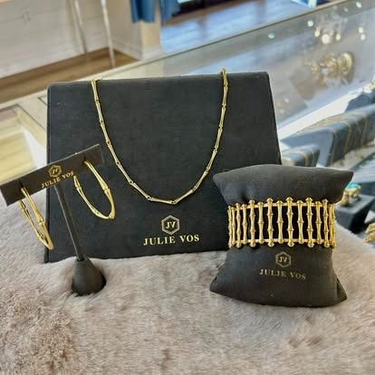 A necklace and bracelet are on display in a store.