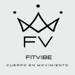 Un logotipo para Fitvibe con una corona.