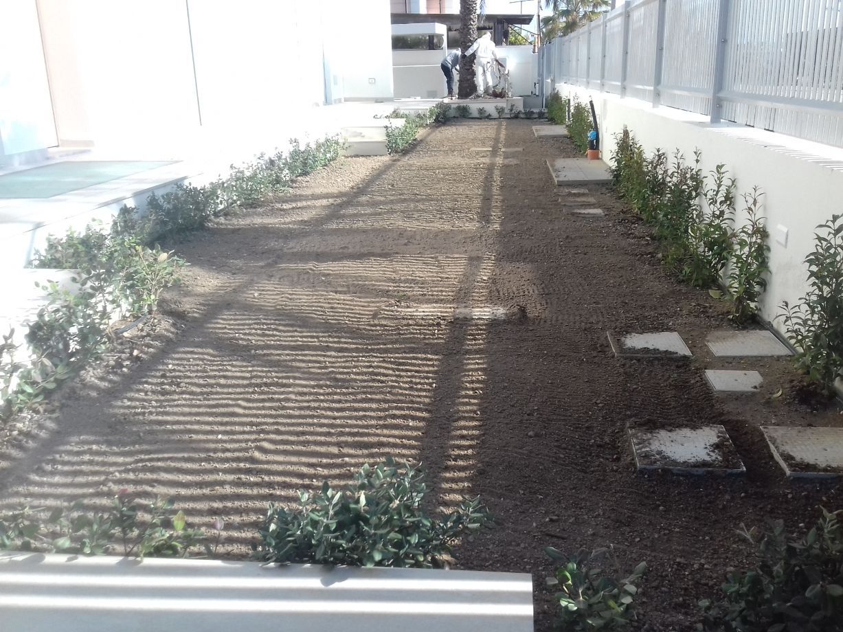 prima fase di realizzazione di un giardino