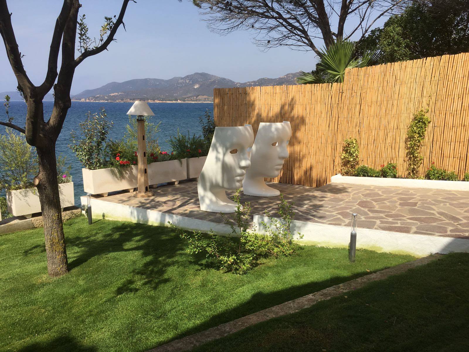 giardino con vista mare