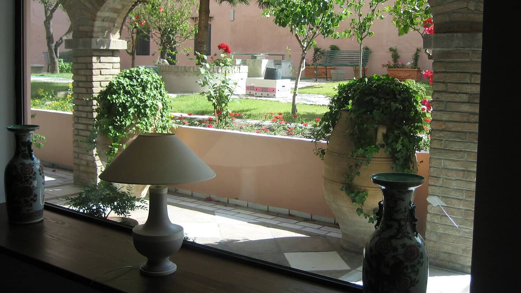 area verde di un locale commerciale