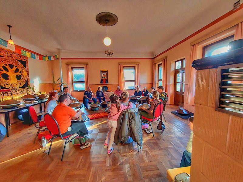Handpan Workshop fรผr Anfรคnger auf dem HandpanHof in Babben beim Spreewald