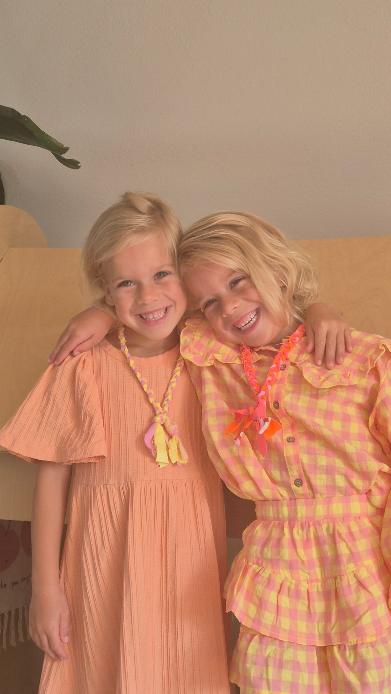 EigenwijZZjes gevlochten ketting roze