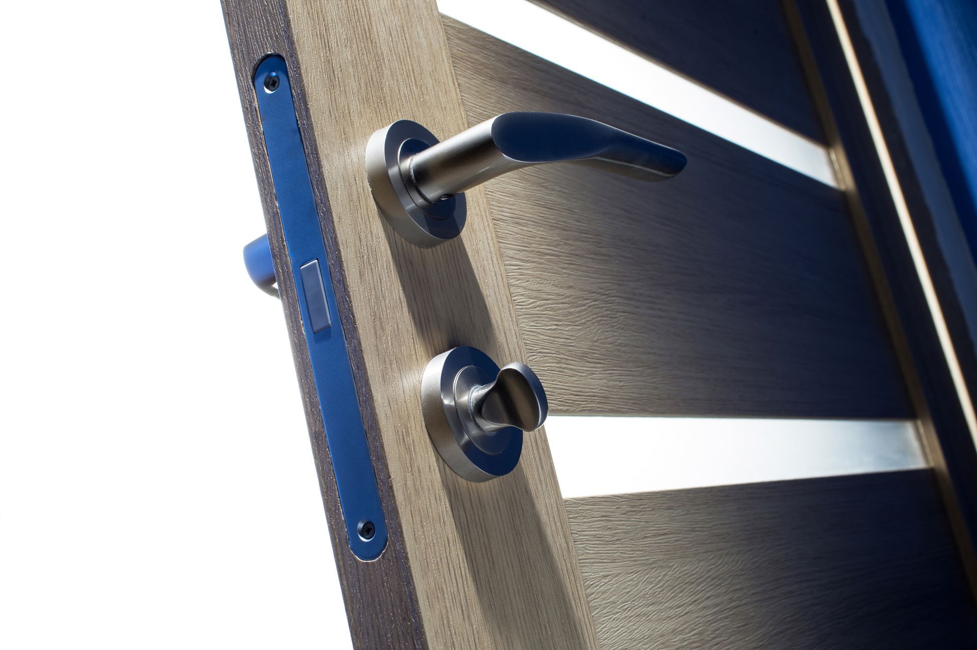 A close up of a door with a handle on it