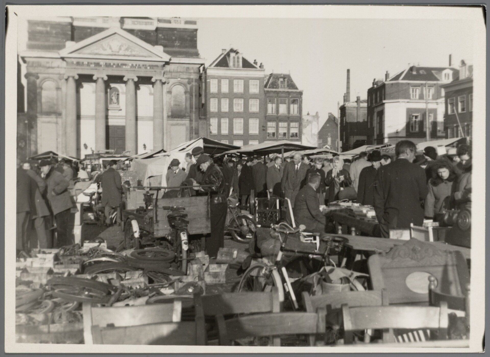 Joodsche markt op het Waterlooplein, 1940-43 - foto collectie NIOD