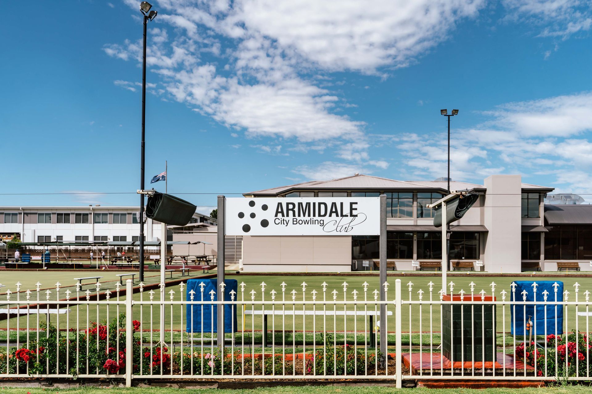 A sign in front of a building that says Armidale City Bowling Club