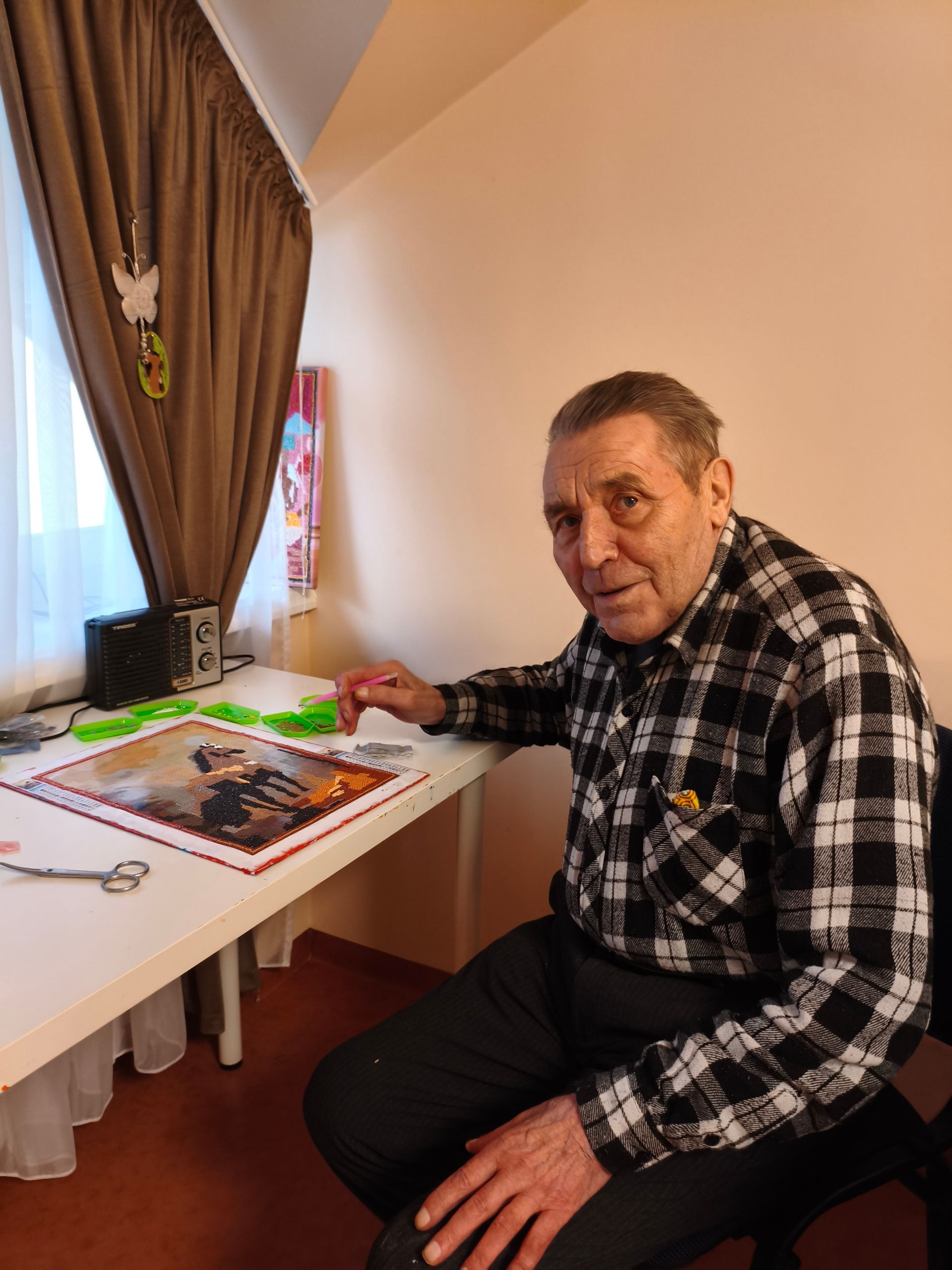 Senuko laisvalaikis slaugos namuose, jaukiai apgyvendintame kambaryje