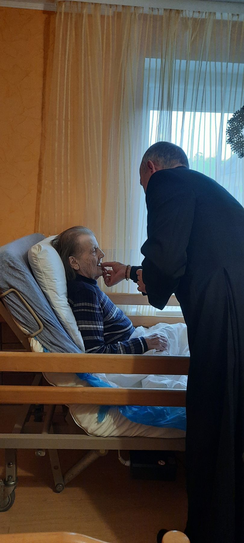 Jaukus ir patogiai įrengtas slaugos namų kambarys slaugos namuose Eimanta