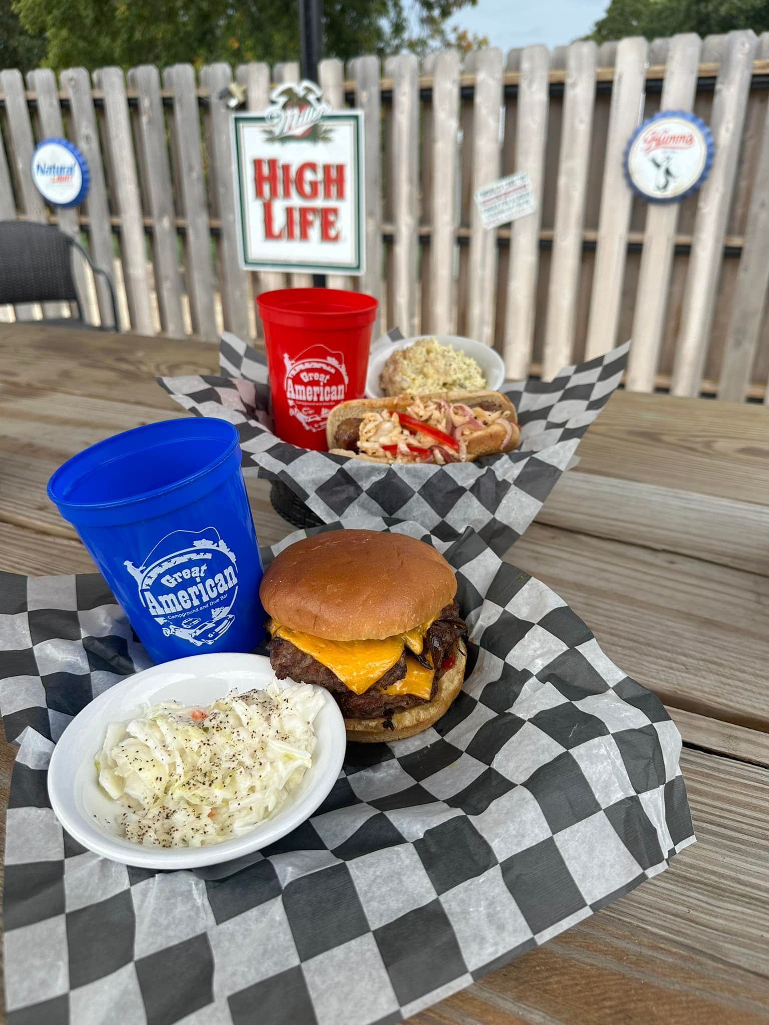 A group of people are sitting at tables in a restaurant.