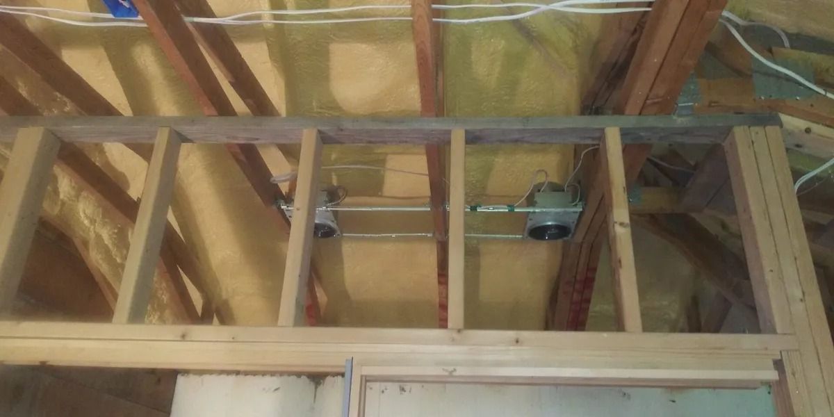A picture of a ceiling in a house under construction.