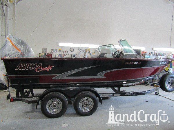 Aluminum Alumacraft boat with damage