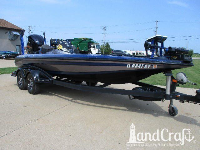 Skeeter boat that has has fiberglass and metalflake gelcoat repaired