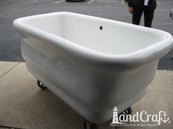 Fiberglass tub that has been refinished by LandCraft