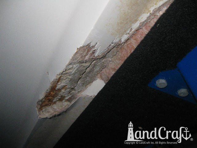 Sunsation high performance boat with bottom breakwall impact damage