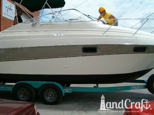 Maxum boat with refurbished and glossy gelcoat finish