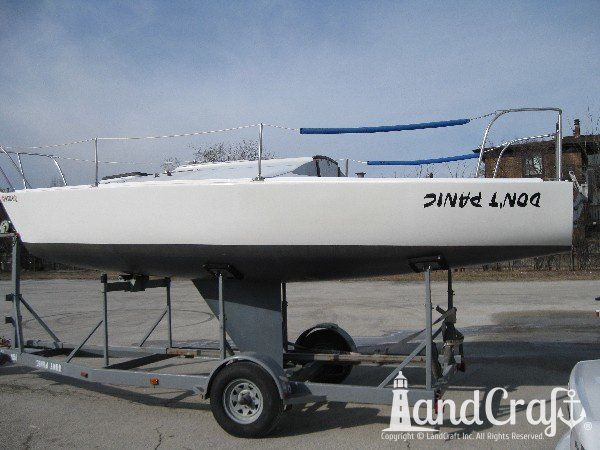Sailboat with structural fiberglass and gelcoat repairs completed