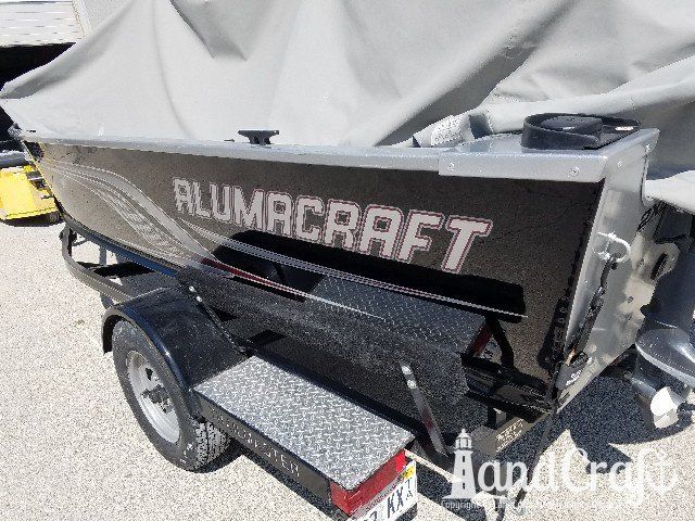 Picture of repaired and refinished Alumacraft aluminum boat