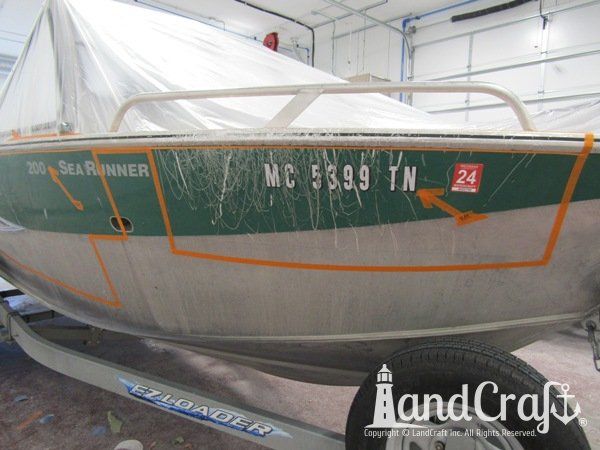 Picture of scratches on the side and rubrail of an aluminum Hewescraft boat