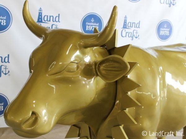 Picture of the Michigan Avenue Top Cow gold fiberglass statue restored by LandCraft