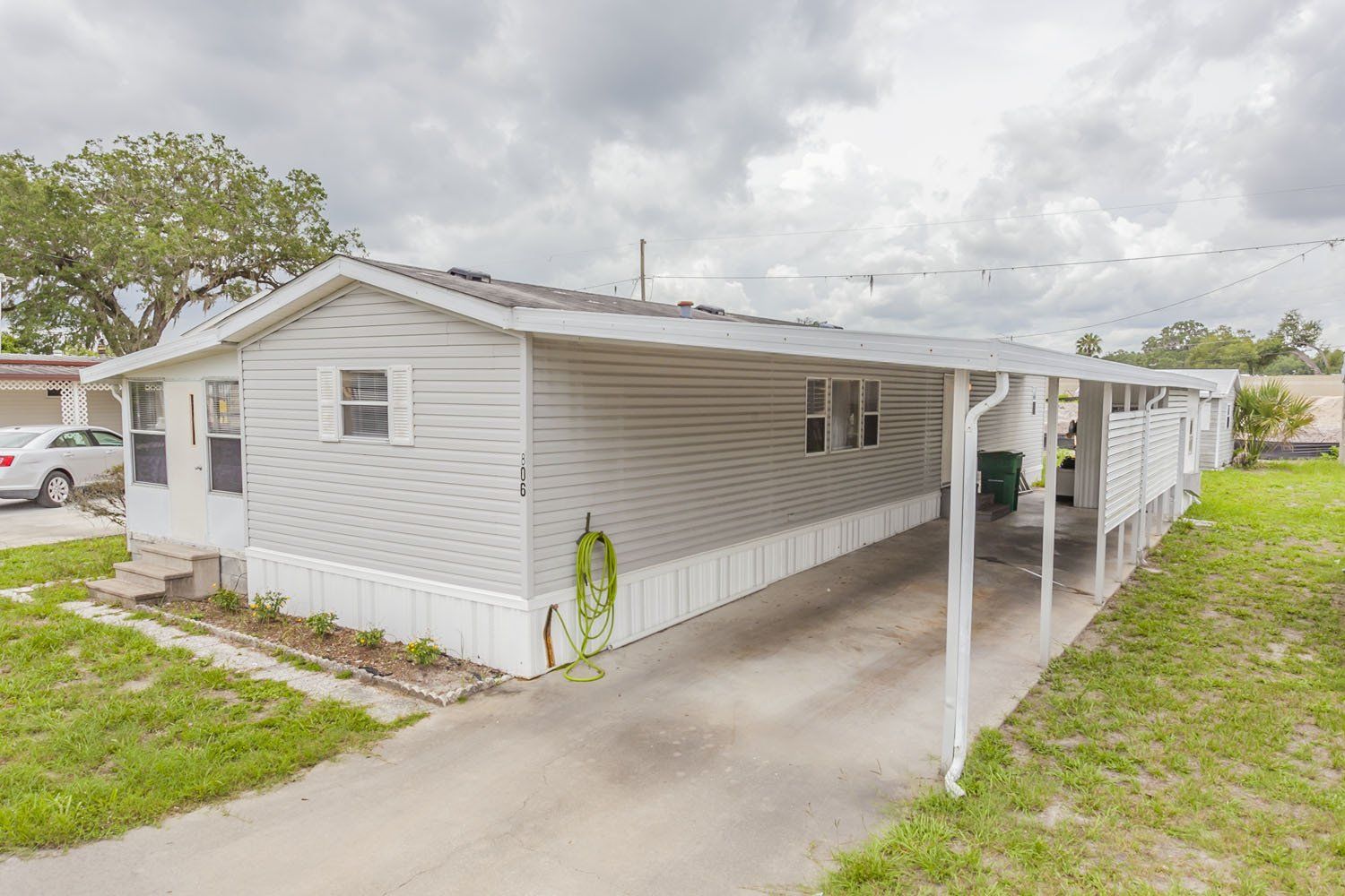 806 E Live Oak St, Wildwood, FL 34785