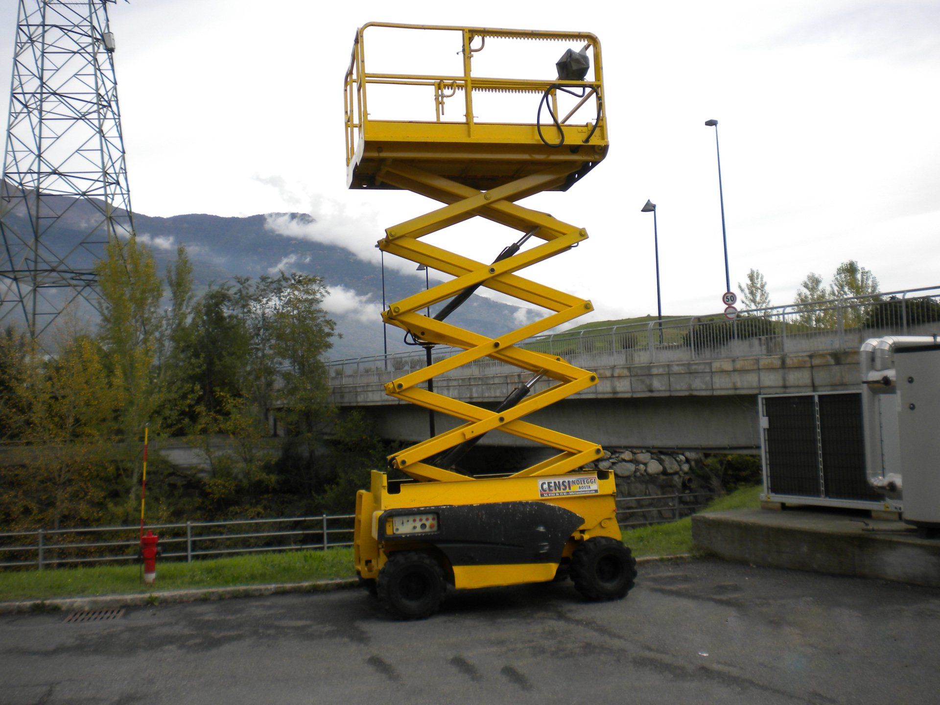 mezzo pesante con gru