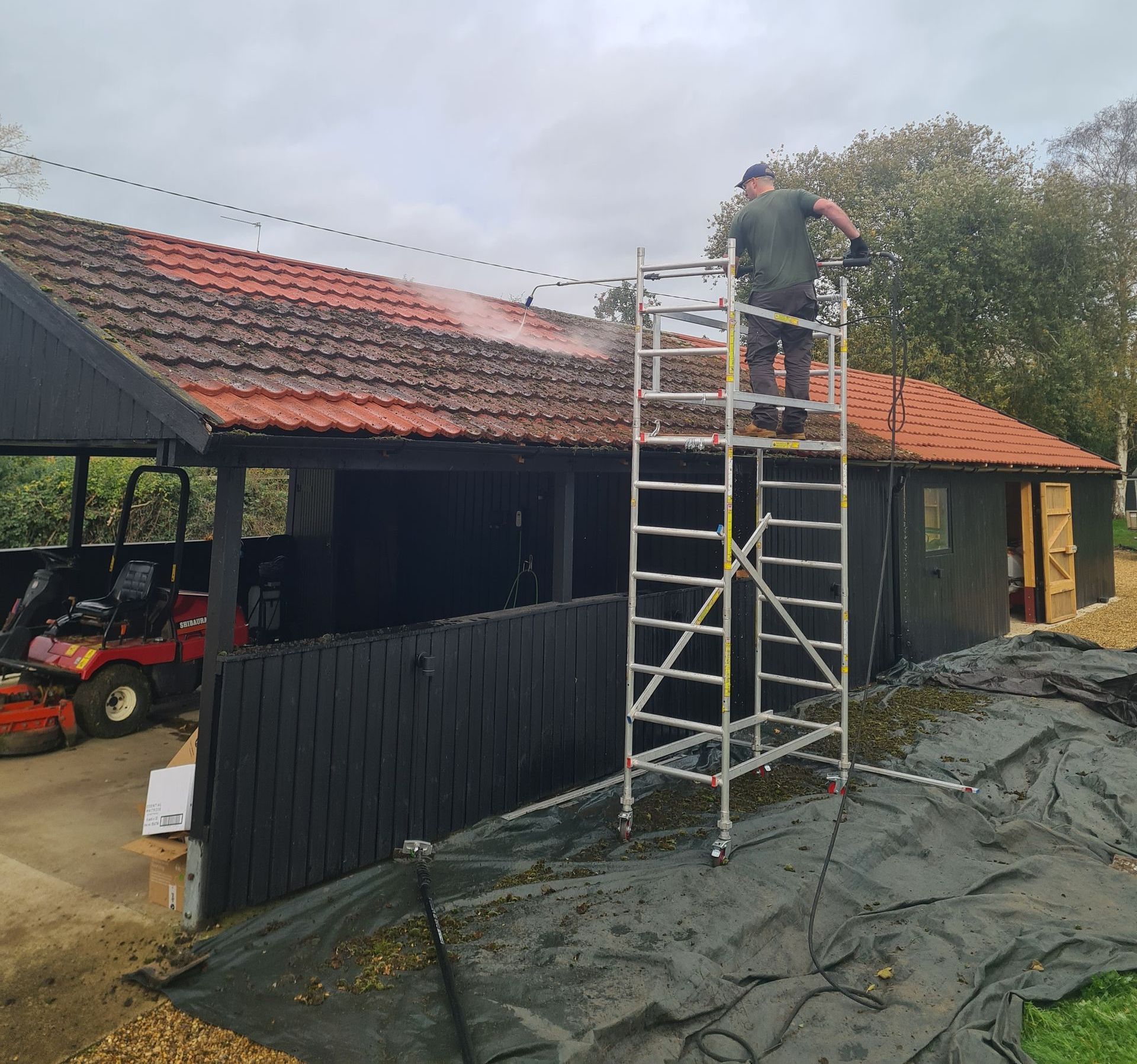 How to Remove Moss From a Roof