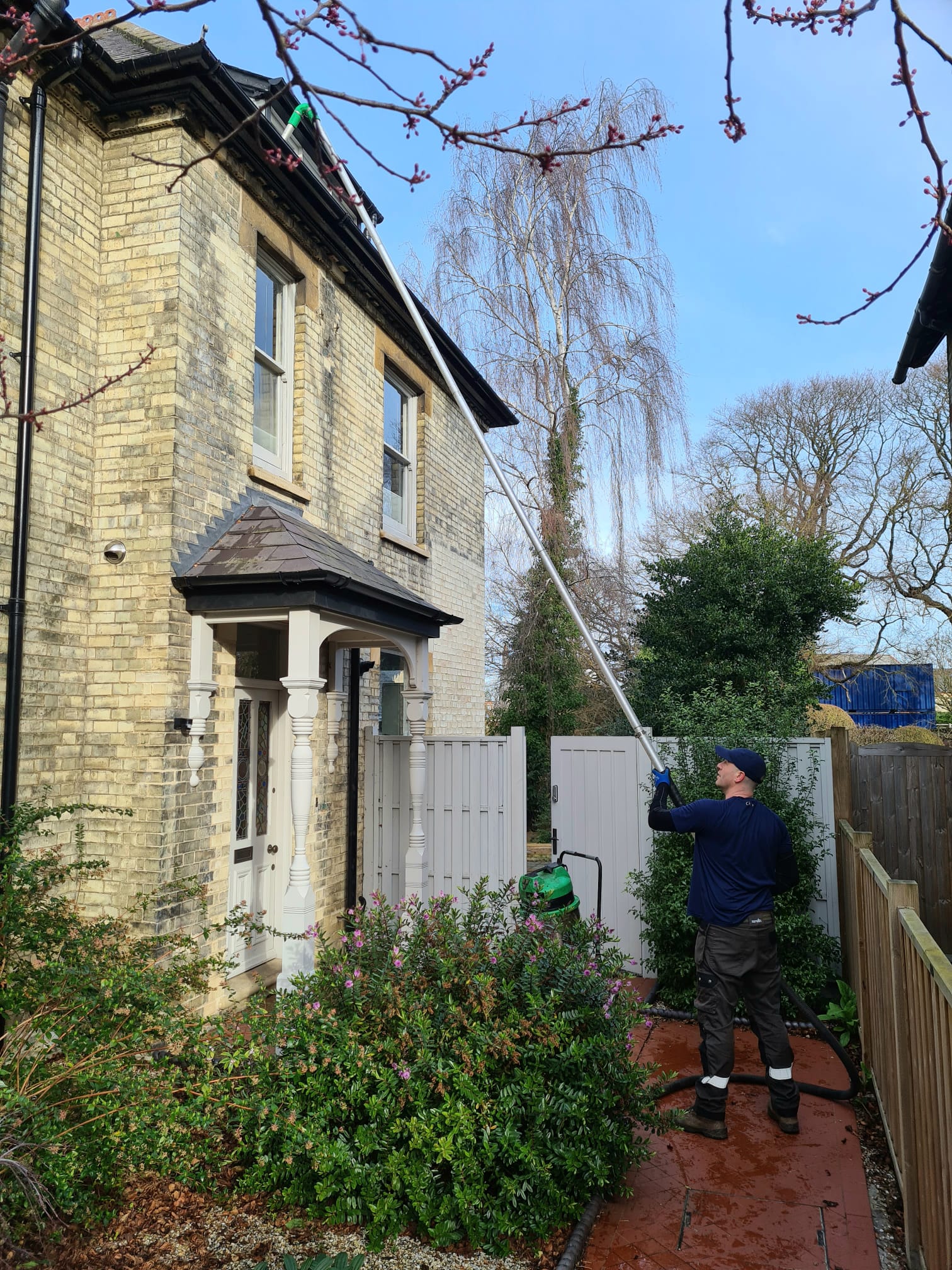 Gutter vacuum cleaning