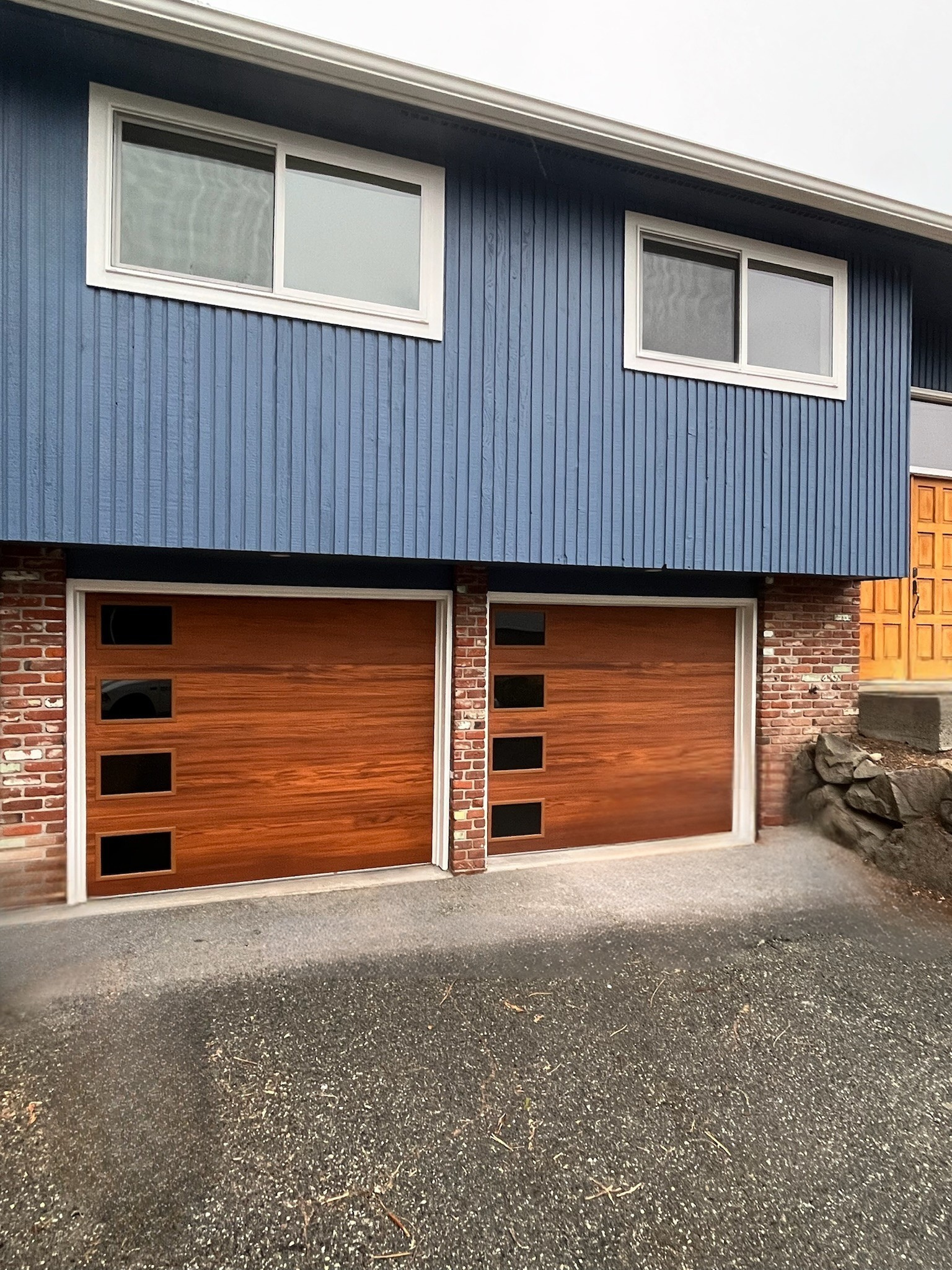 Modern garage doors with smooth modern finishes by Garage Tech serving Lake Stevens, WA