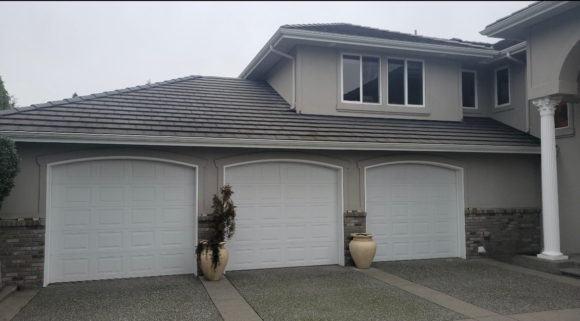 Traditional steel garage doors with clean, classic lines by Garage Tech serving Mill Creek, WA