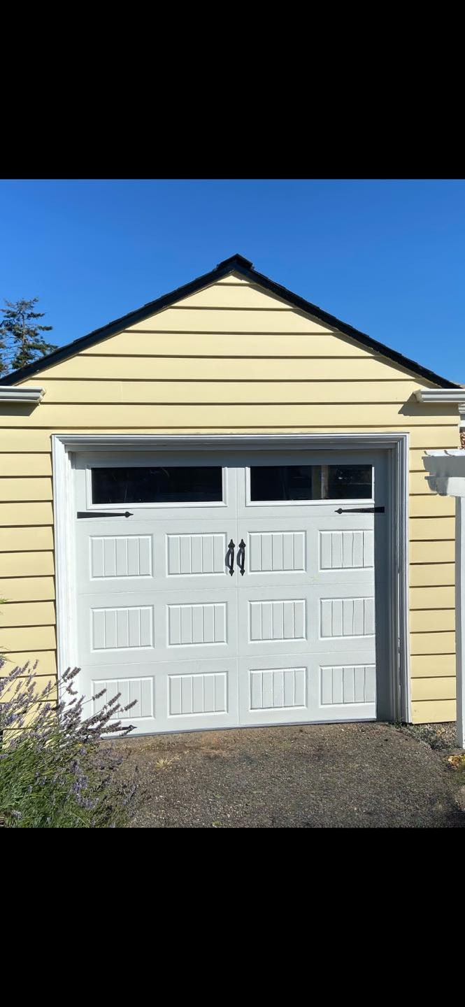 Carriage style steel garage door by Garage Tech serving Bellevue, WA