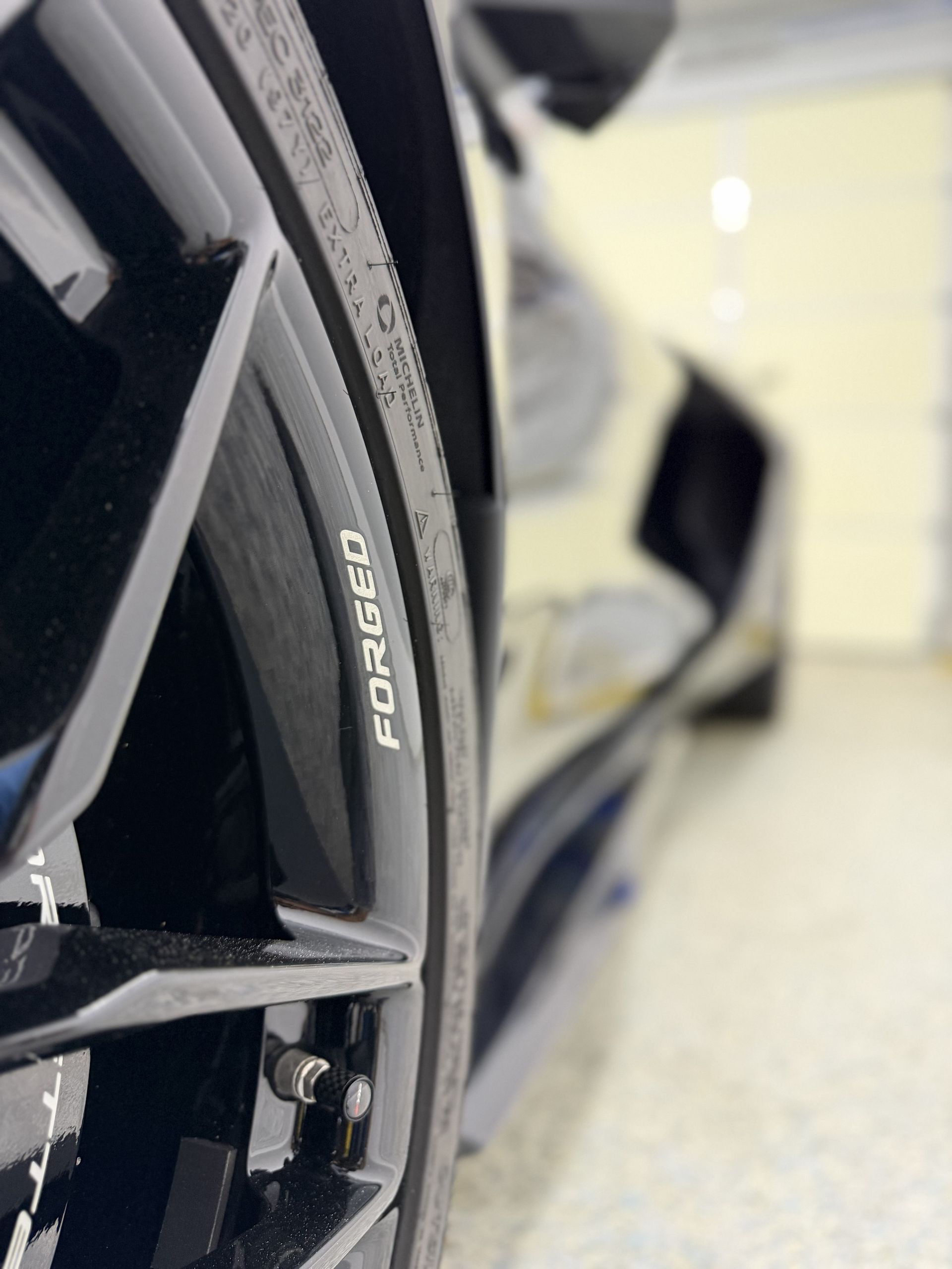 Chevy_C8_Corvette_Z06_Black_Forged_Wheels