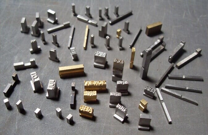 tipos o caracteres en bronce o acero grabados industriales torres