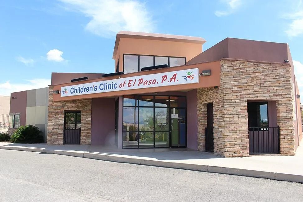 A building with a sign that says children 's clinic at el paso p.a.