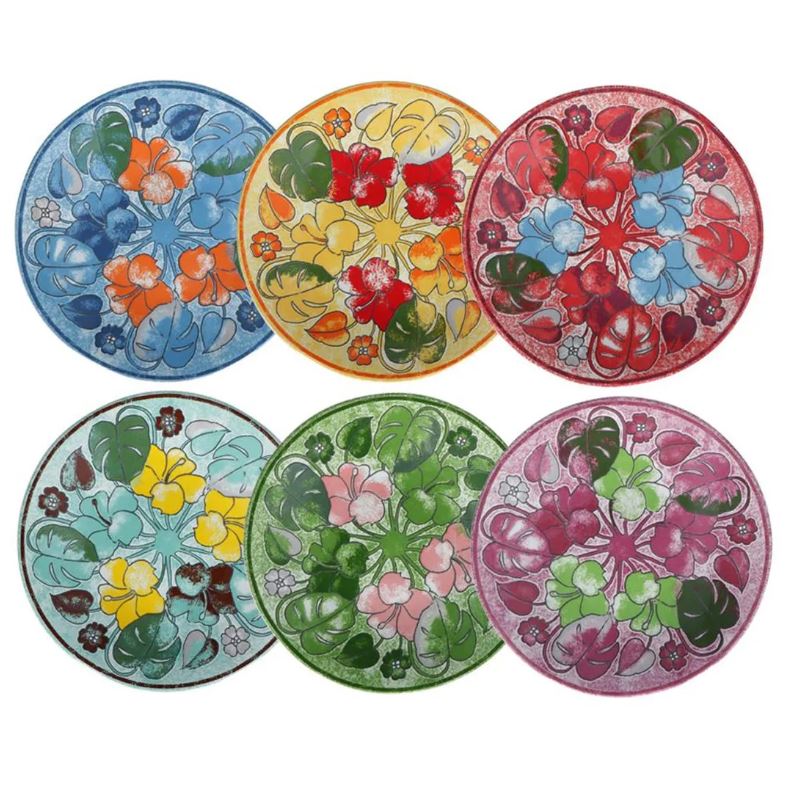 sei piatti in porcellana colorati